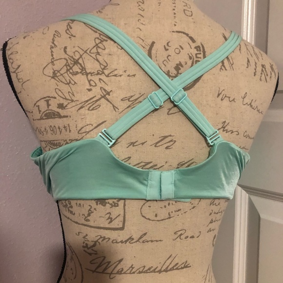 Victoria’s Secret very sexy push-up bra race back 38D - Picture 3 of 4